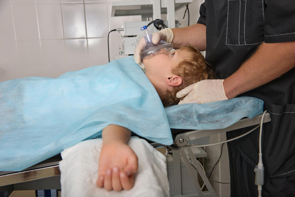 Chirurg führt moderne Beschneidung durch – minimalinvasive Chirurgie für schnelle Heilung